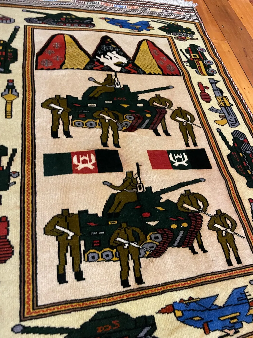 Afghan War Rug #1010: cream, with tanks, soldiers, Afghan flags and fighter jets, 140 x 89 cm, photo 5 of 9