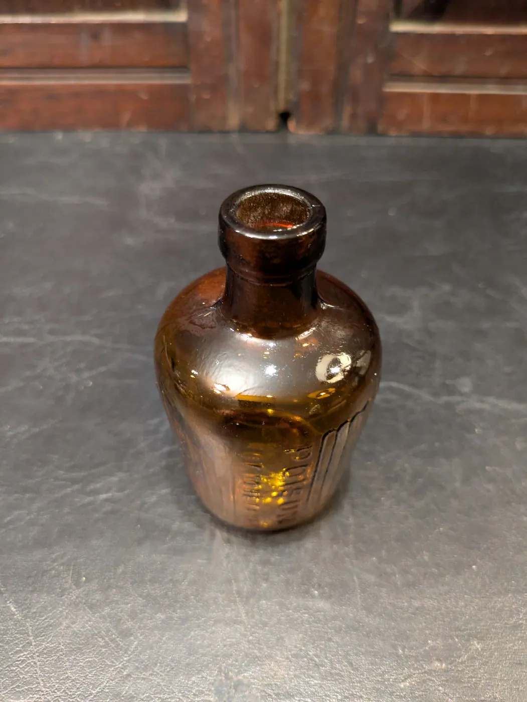 Antique Australian Poison Bottle, Amber Ribbed “POISON” Bottle to AGM c.1910 to 1920, photo 4 of 8