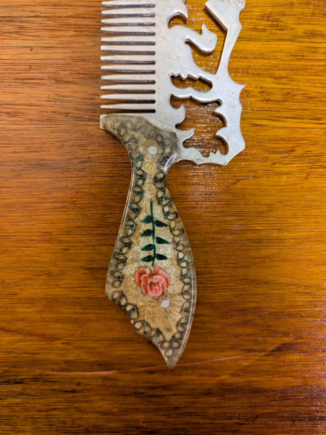 Prison art Vintage USSR Soviet Metal Comb with Tan Resin Floral Handle, photo 4 of 11