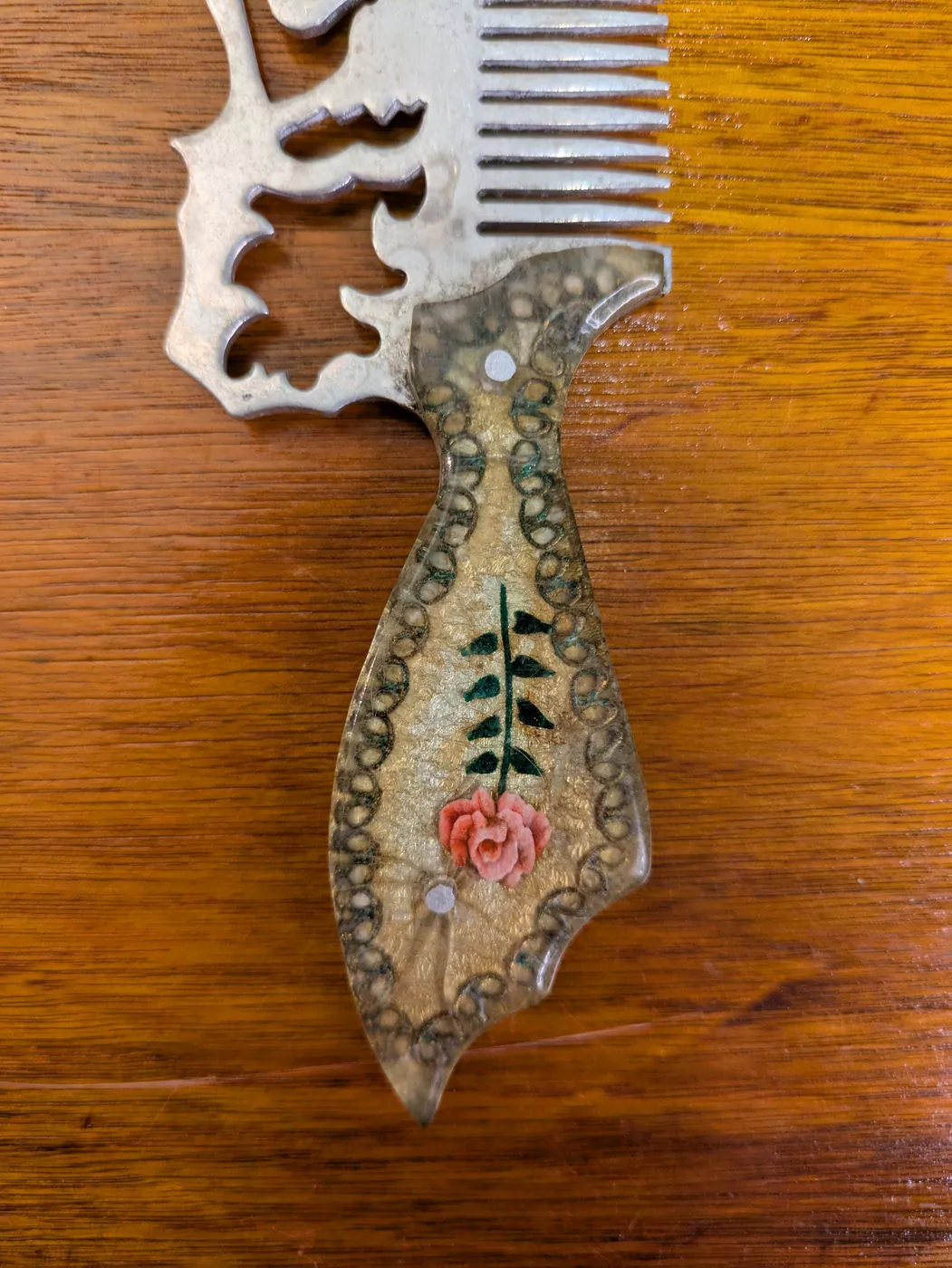 Prison art Vintage USSR Soviet Metal Comb with Tan Resin Floral Handle, photo 6 of 11