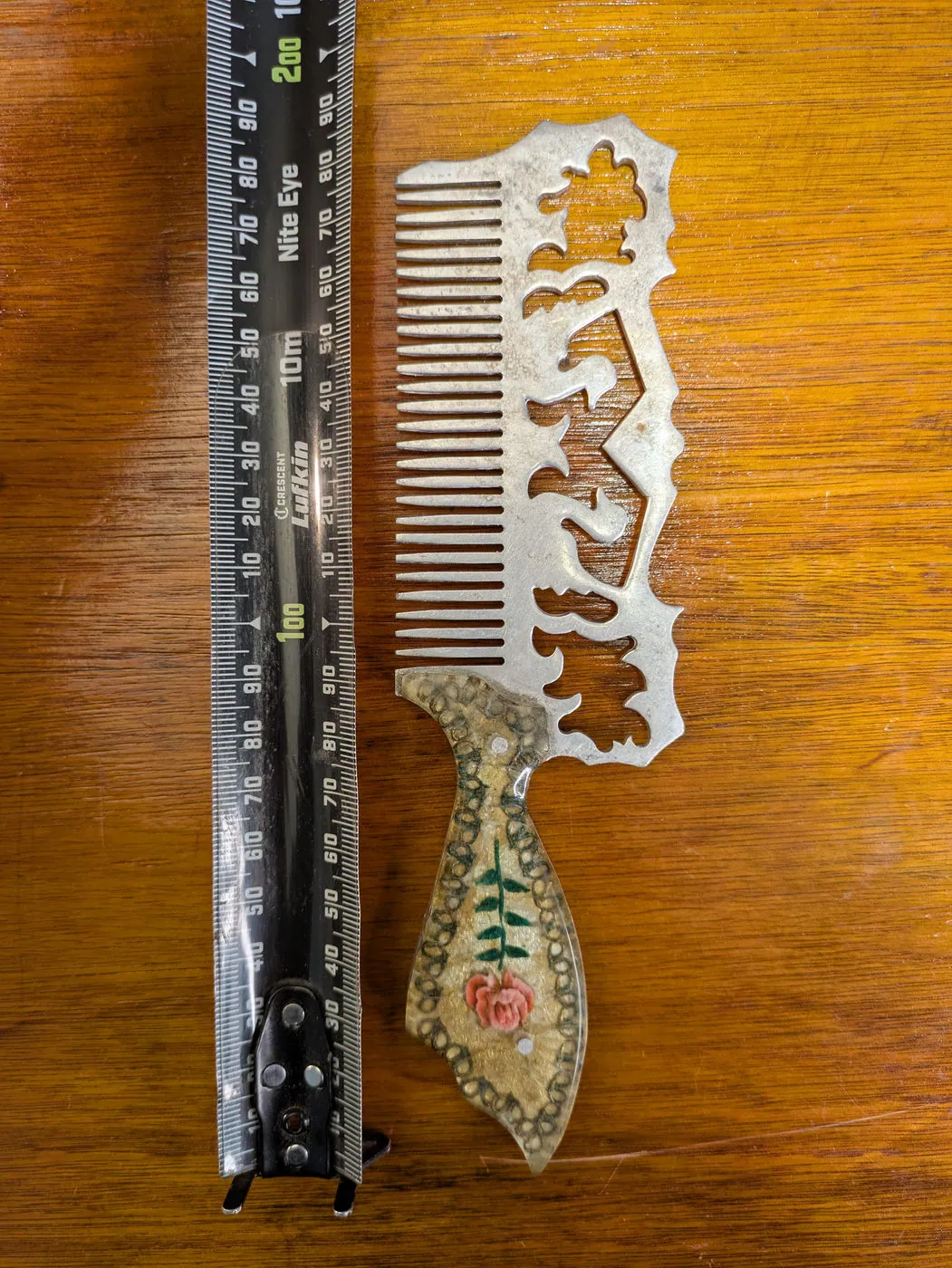 Prison art Vintage USSR Soviet Metal Comb with Tan Resin Floral Handle, photo 10 of 11
