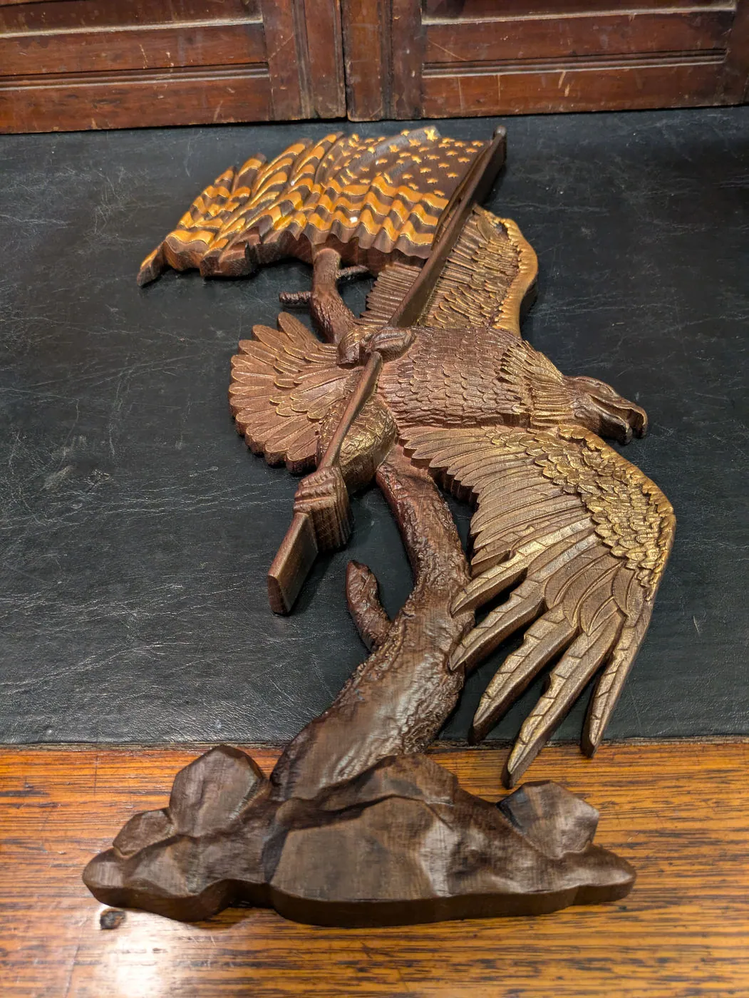 Large Hand-Carved Wooden Eagle & American Flag Wall Plaque, Vintage Americana, photo 1 of 9