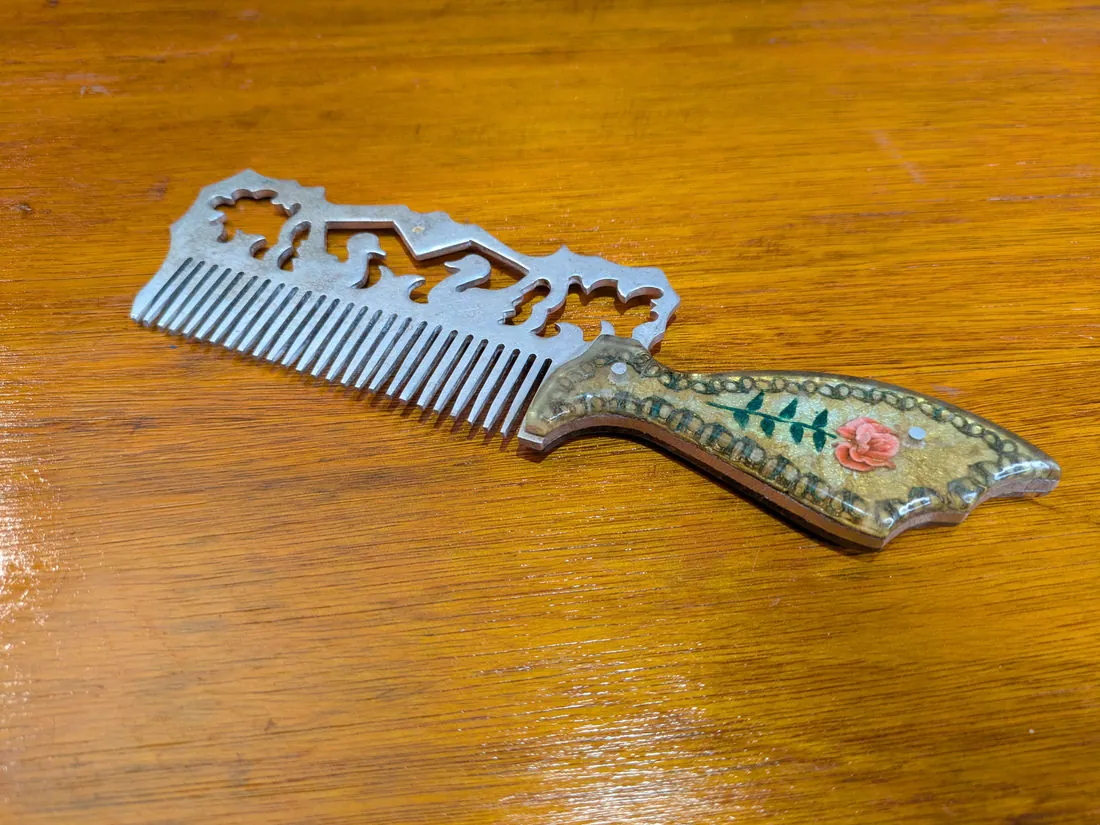 Prison art Vintage USSR Soviet Metal Comb with Tan Resin Floral Handle, photo 8 of 11