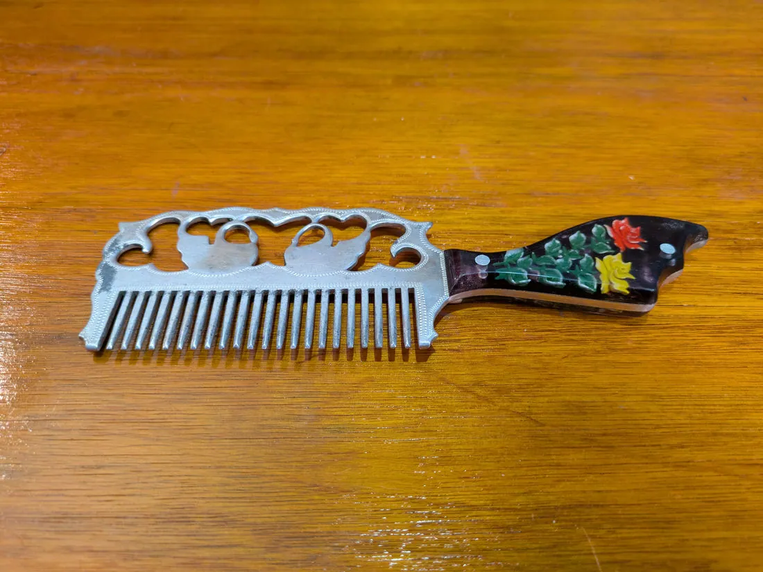 Prison art Vintage USSR Soviet Metal Comb w yellow&Red Resin Floral Handle, photo 2 of 8