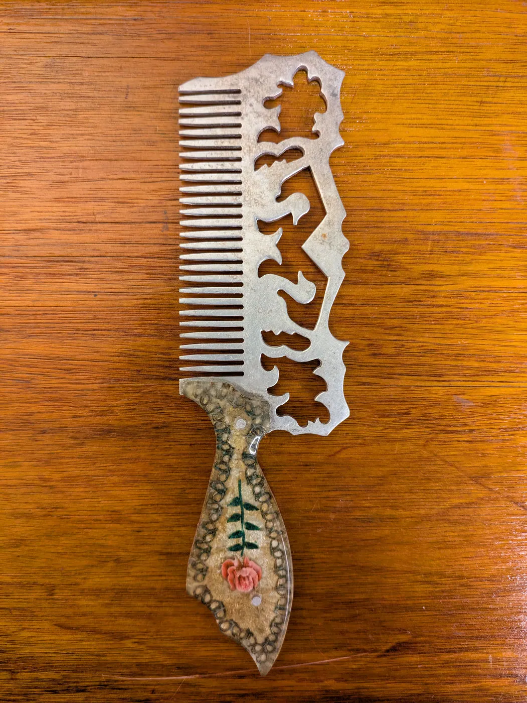 Prison art Vintage USSR Soviet Metal Comb with Tan Resin Floral Handle, photo 3 of 11