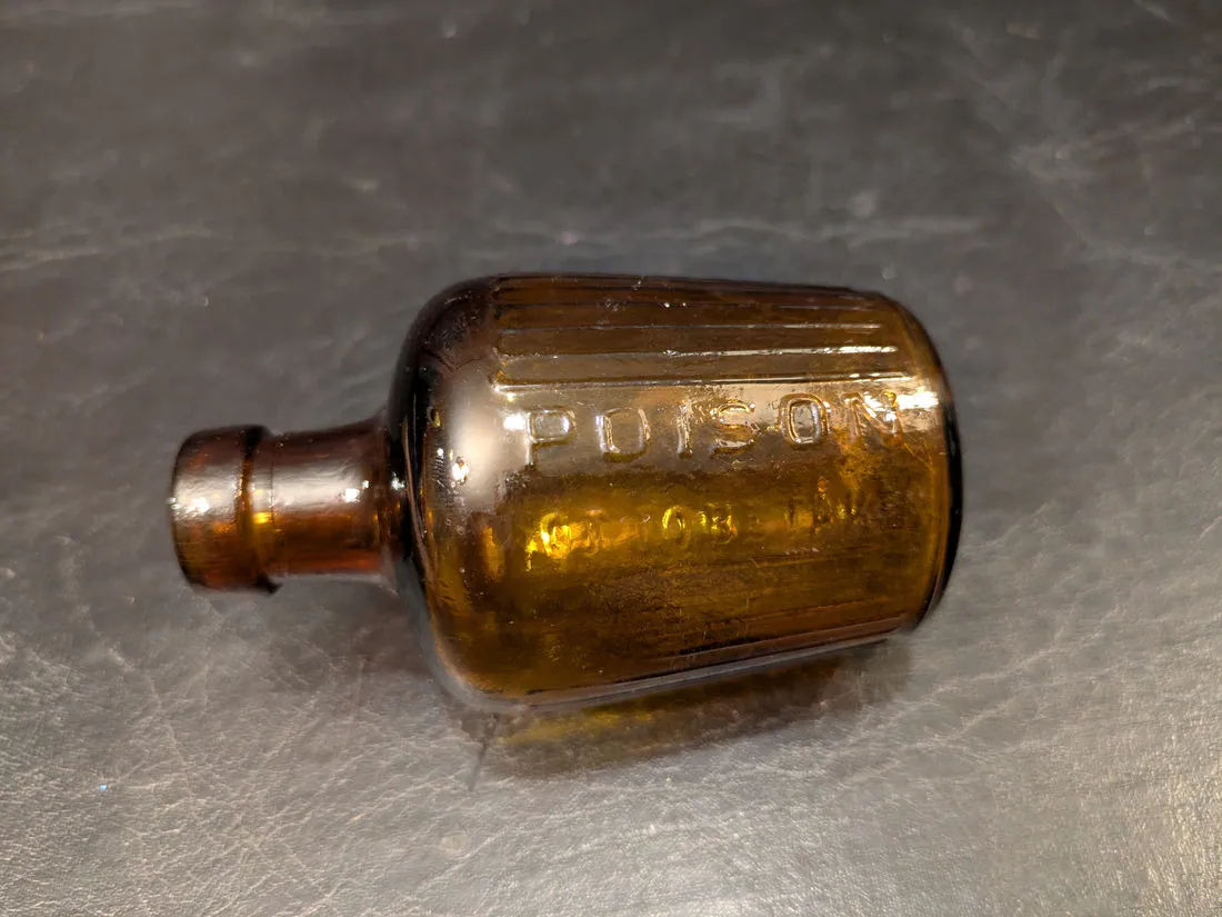 Antique Australian Poison Bottle, Amber Ribbed “POISON” Bottle to AGM c.1910 to 1920, photo 6 of 8