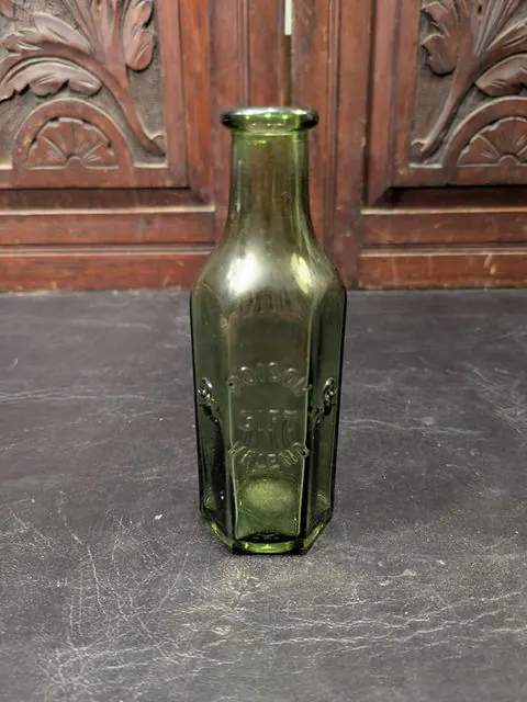 Antique Multilingual Poison Bottle, “POISON / GIFT / VELENO”, c.1900 to 1915